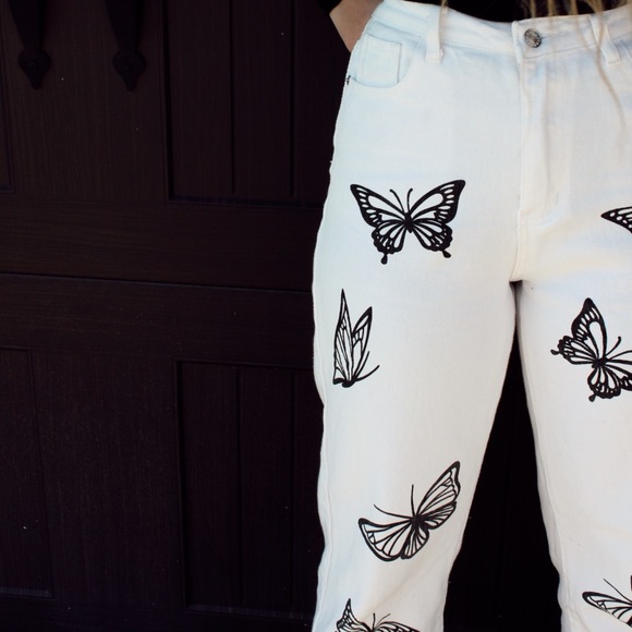 SHEIN Denim - SHEIN BUTTERFLY WHITE DENIM STRAIGHT LEG JEANS